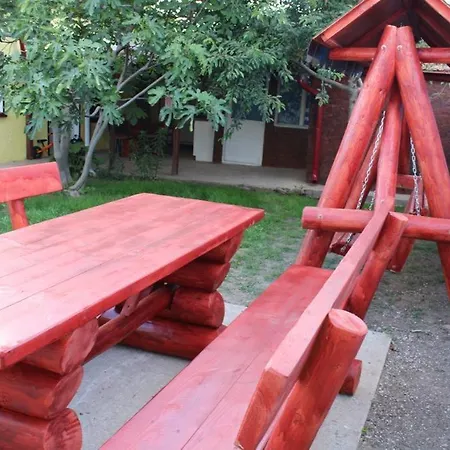 Casuta Galbena - Gradina, Parcare, Bucatarie, Foisor & Bbq - *